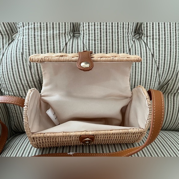 Express Rattan Crossbody - Picture 3 of 10